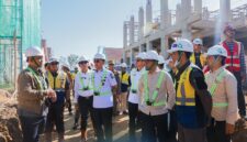 Menteri Pendidikan Tinggi, Sains, dan Teknologi (Mendiktisaintek) Brian Yuliarto meninjau langsung proses pembangunan SMA Unggul Garuda Baru di Konawe Selatan